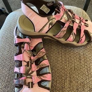 Rugged Outback Women’s size 10 Pink Camo Hiking Sandels